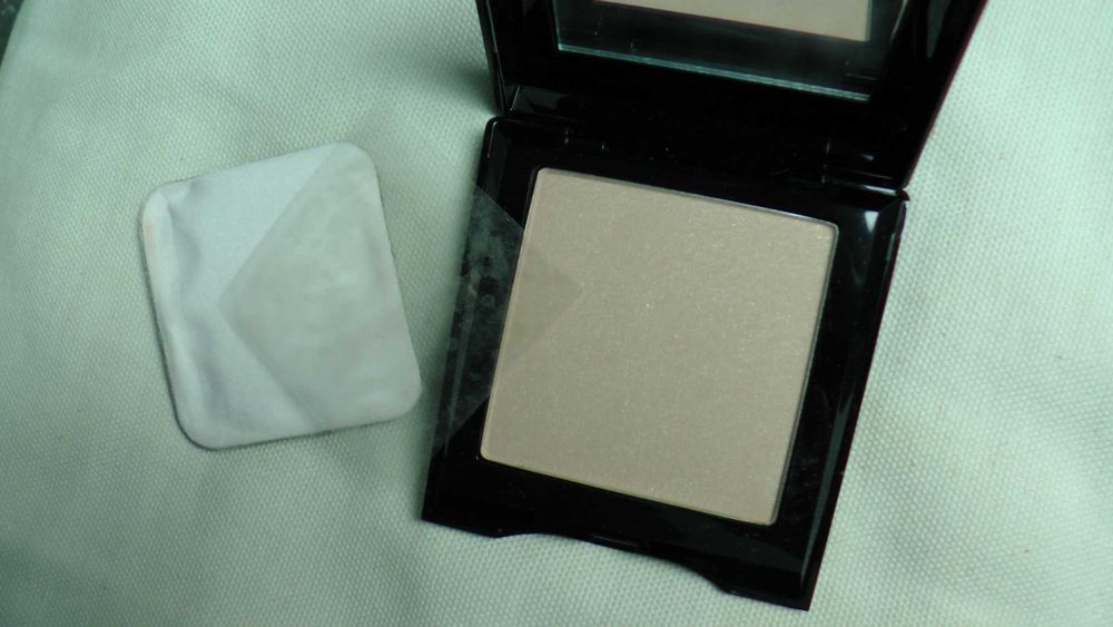 Prasowany Puder Avon Pressed powder kompakt 10g