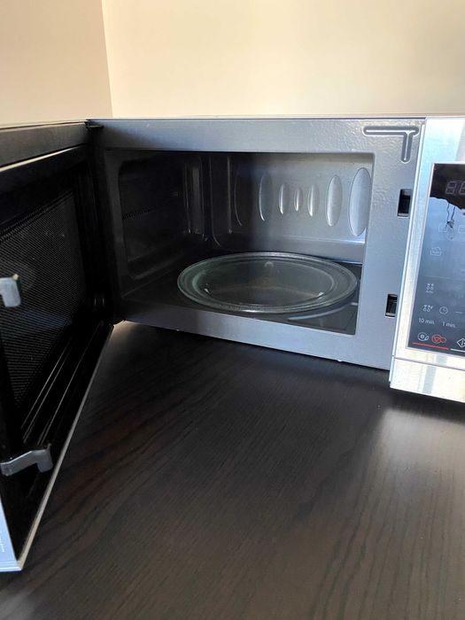 Micro-ondas LG MH6044V | Grill | 20 L | 700 W - Inox