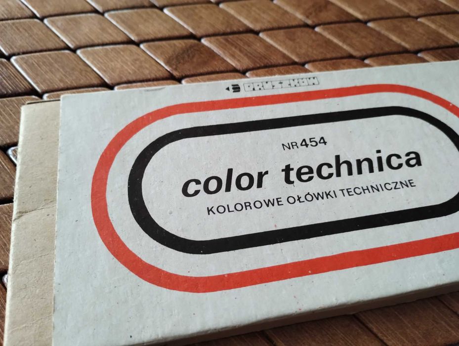 PRL kolorowe ołówki techniczne kredki Pruszków