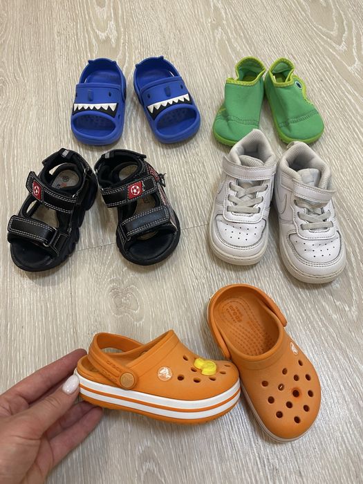 Босоніжки сандалі крокси шльопанці кросівки кеди коралки Crocs Nike кроксы босоножки 22 р
