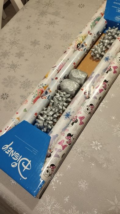 Papier do pakowania prezentów i wstążki Disney nowe