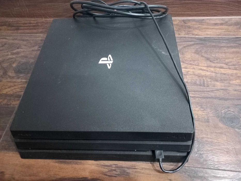 PS4 PRO jak nowe