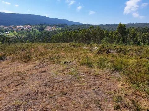 Terreno Único com Vistas de Montanha em Melres - Gondomar