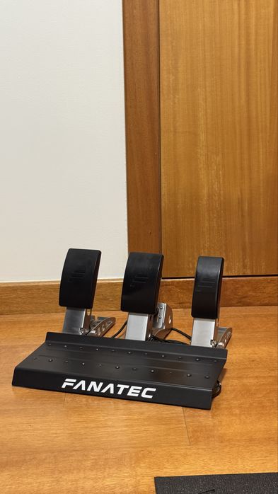 Moza R9 + Volante Moza KS + Pedais Fanatec CSL LC