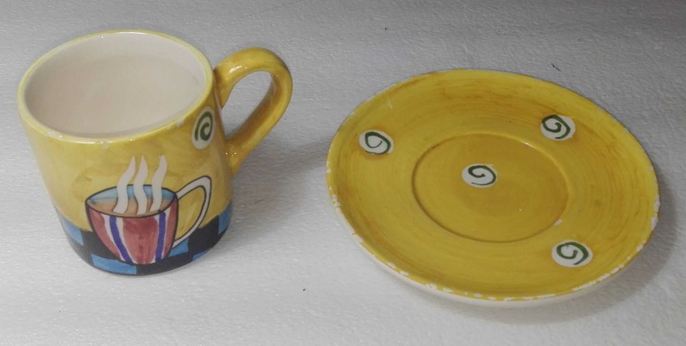 Chavena e pires amarelo