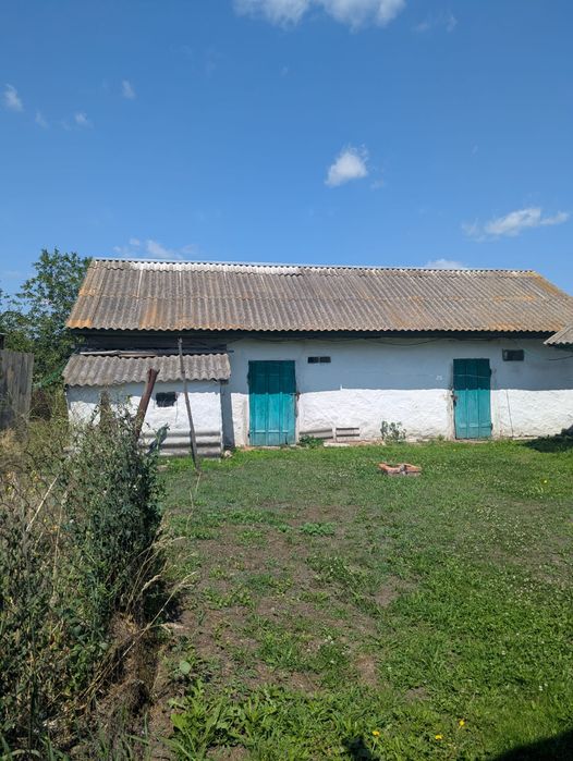 Продається хороший житловий будинок з господарськими спорудами