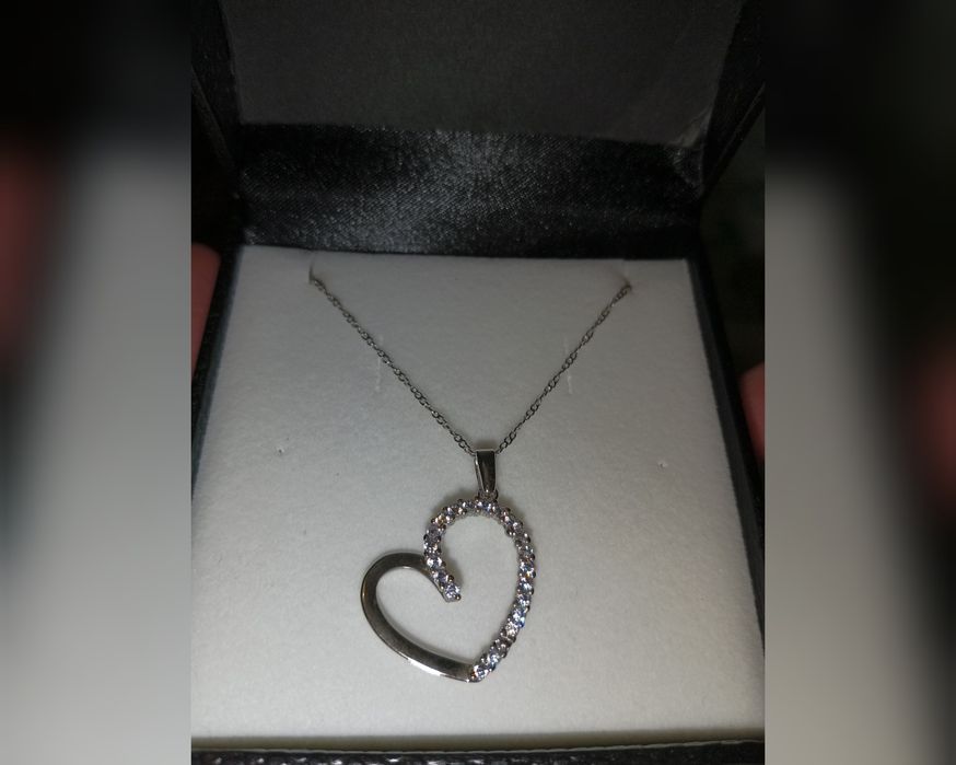 Срібне намисто з серцем Warren James