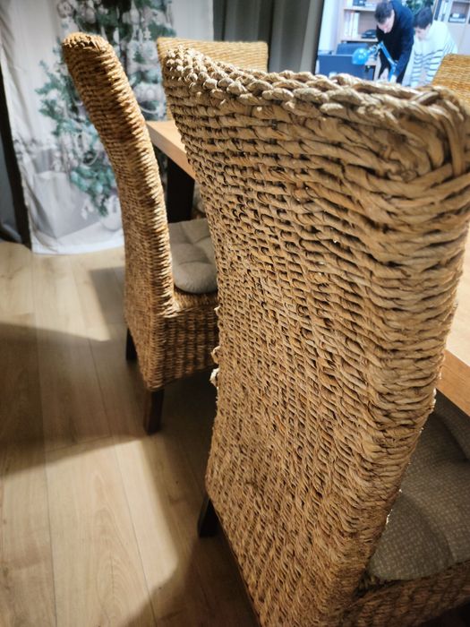 Krzesła ratanowe rustykalne