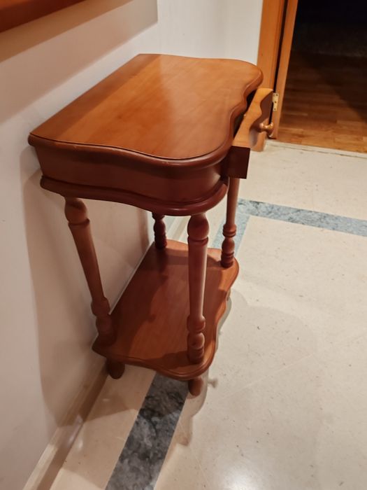 Mesa de telefone ou de apoio