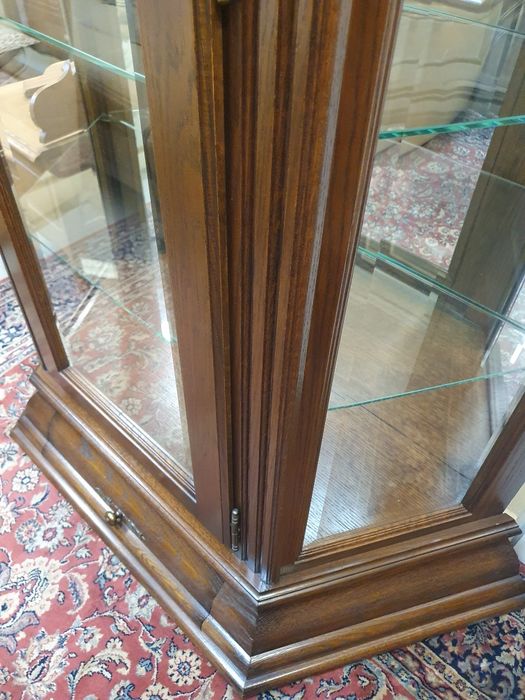 Duża dębowa witryna - serwantka