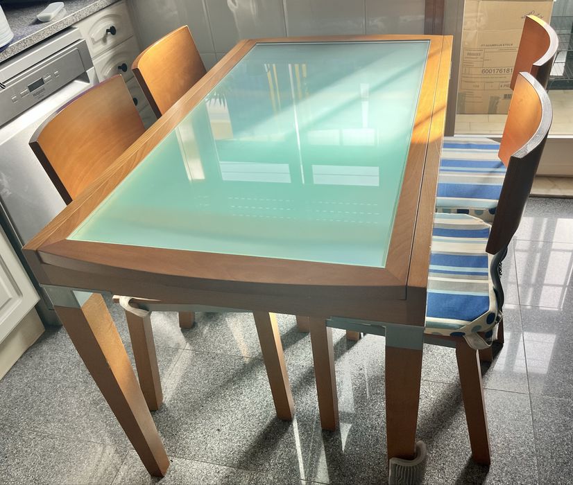 Mesa Extensível +4 cadeiras Madeira Cerejeira