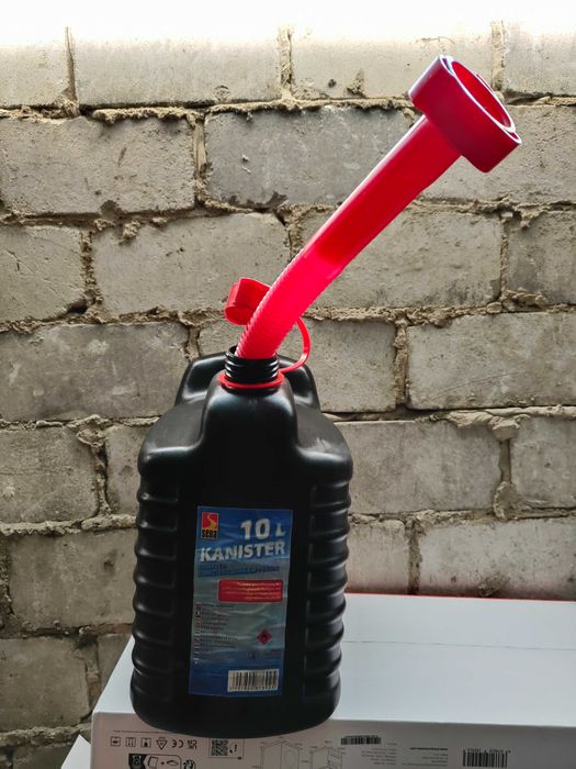 SENA kanister plastikowy czarny na paliwo 10l z lejkiem