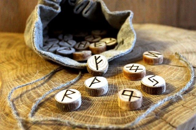 Рунолог та програмні свічки