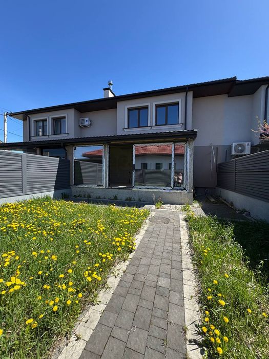 Продаж котеджу з частковим ремонтом 154 м.кв., вул. В. Івасюка