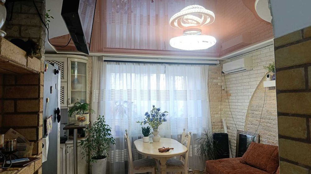 (3) Продам 2-кімнатну квартиру на Київській 0756