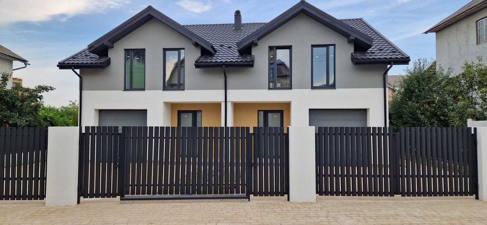 Продається ДУПЛЕКС з гаражем та власним подвір'ям, СОЦ. програми