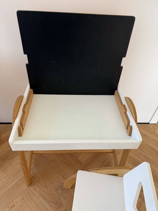 Дитячий стелаж та зростаючий стіл зі стільцем набір меблів