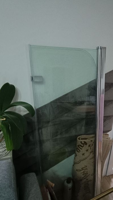 Parawan na wannę szyba nawannowy