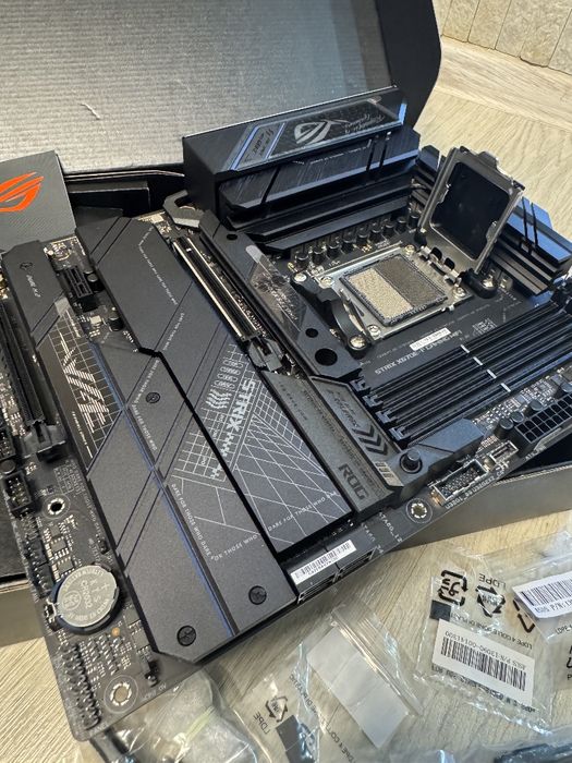 Asus Rog x670e-f gaming Материнська плата