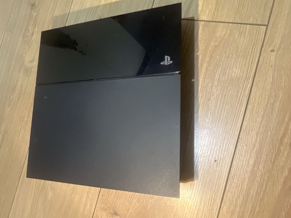 Ps4 500GB+ 2pady