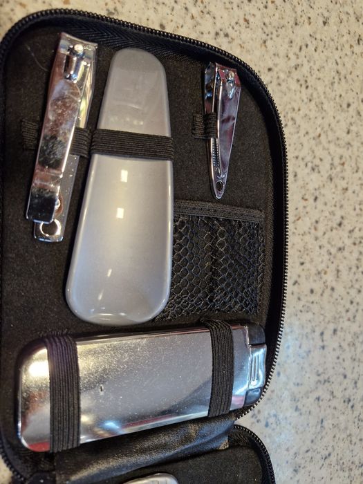 Дорожній чоловічий набір.