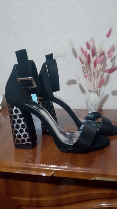 Босоніжки 39 розмір