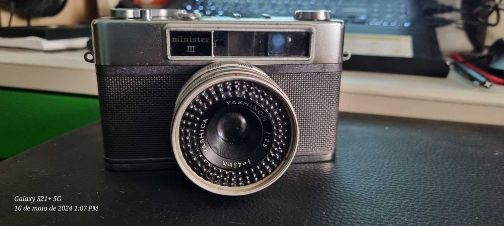 Máquina fotográfica analógica YASHICA MINISTER III