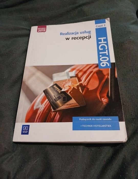 Książka podręcznik szkolny realizacja usług w recepcji część 1 i 2