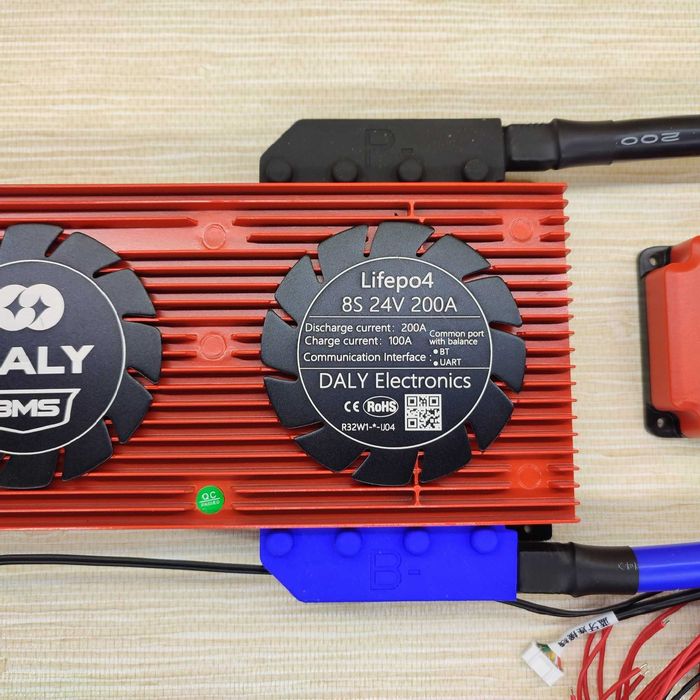 BMS Daly LiFePO4 8S 24 вольта 200A с Bluetooth и балансиром 5А