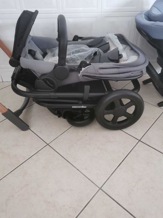 Conjunto carro de bebé, ovo, cadeira carro, isofix e cadeira da papa.