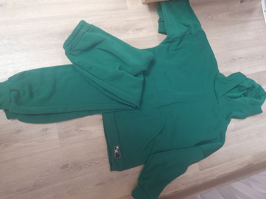 Женский спортивный костюм