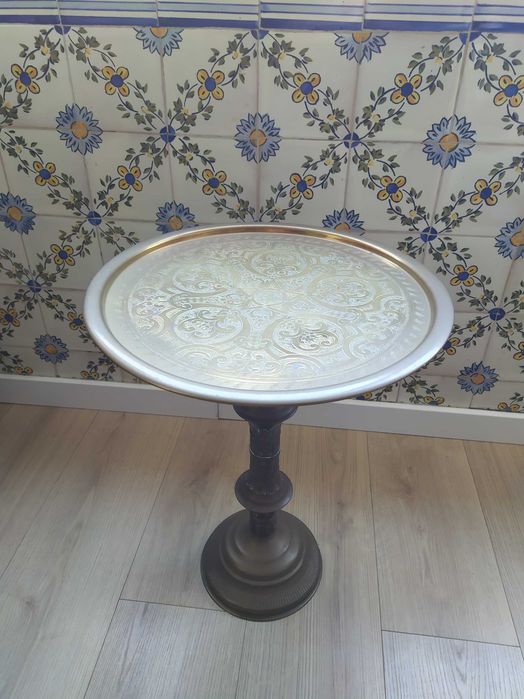 mesa árabe em latão