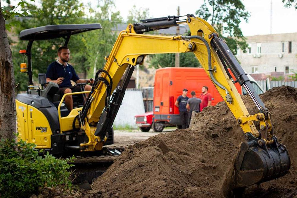 Оренда мініекскаватора — траншеї, котловани, планування території