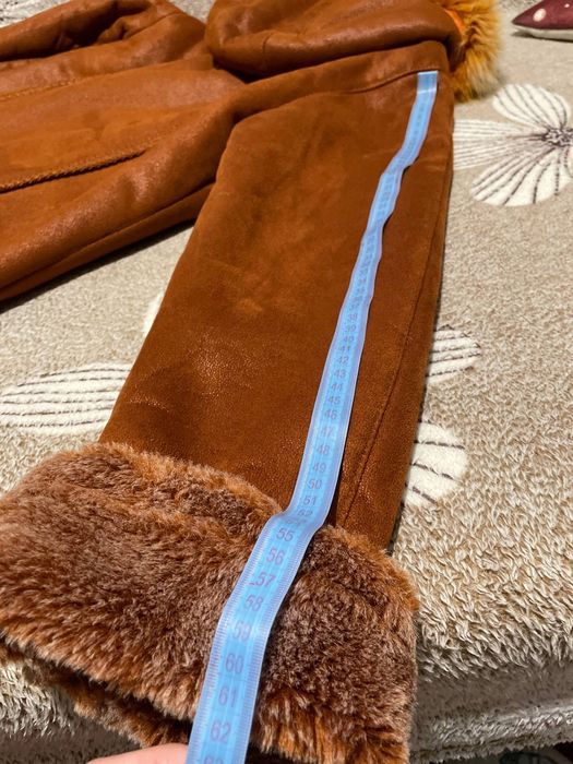 Жіноча дублянка з натуральним хутром тепла з капюшоном кишенями