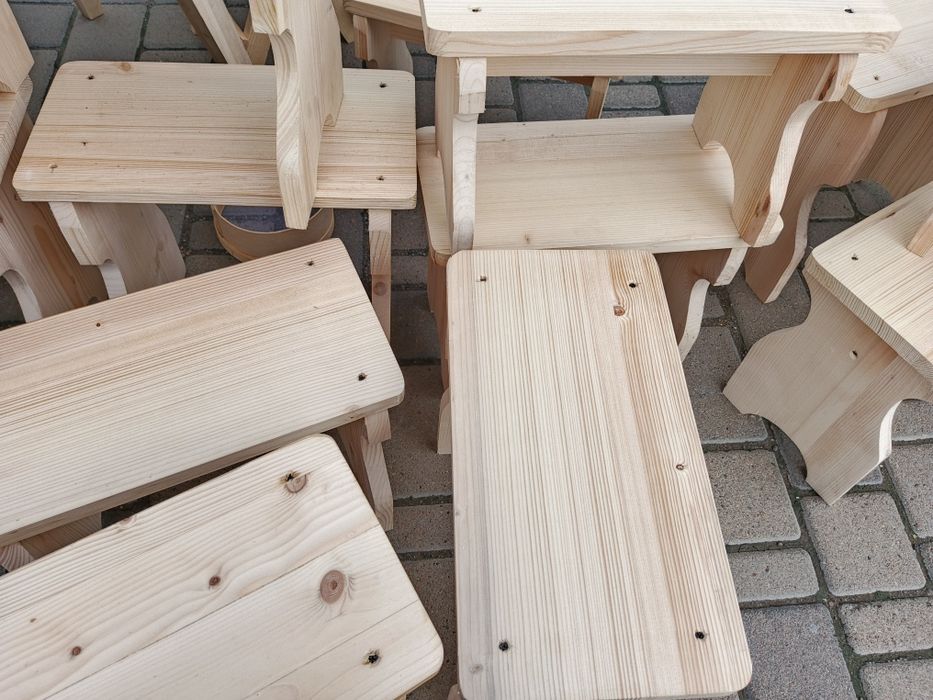 Табуретки з дерева, міцні є різних розмірів розмірів