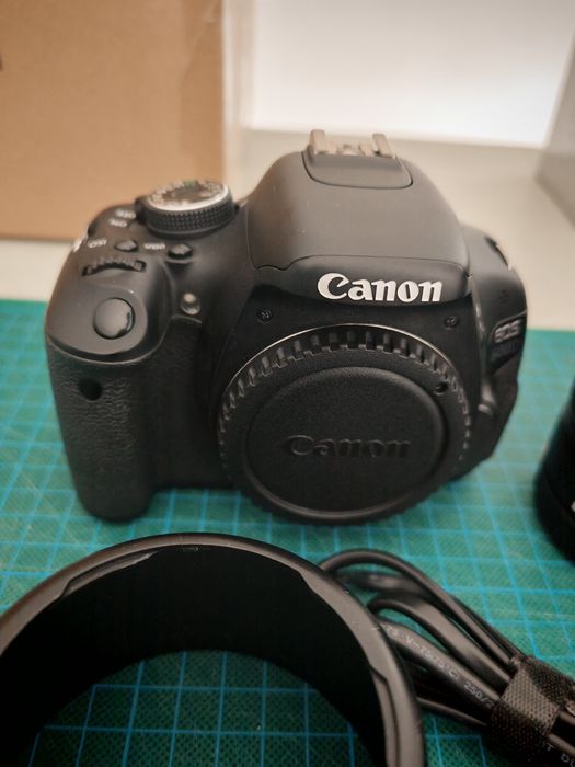 Canon 600D + objectiva e extras