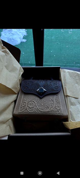 НОВАЯ кожаная сумка ручной работы с тиснением и деревянной ручкой