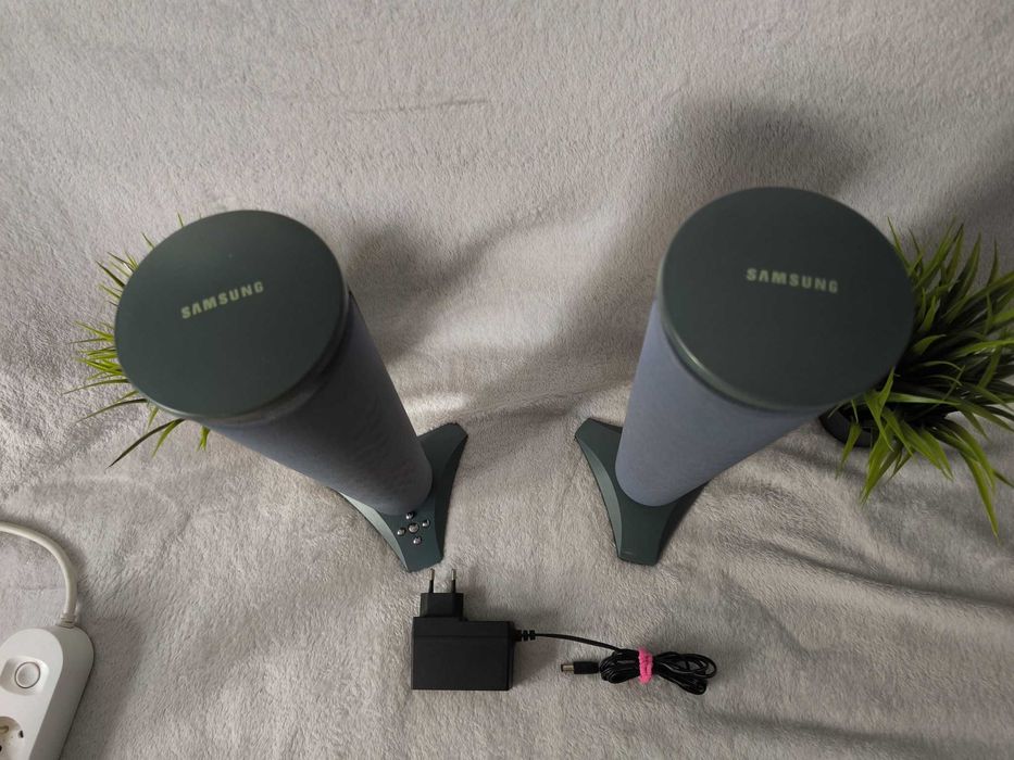 Głosniki Samsung w kolorze turkusowym