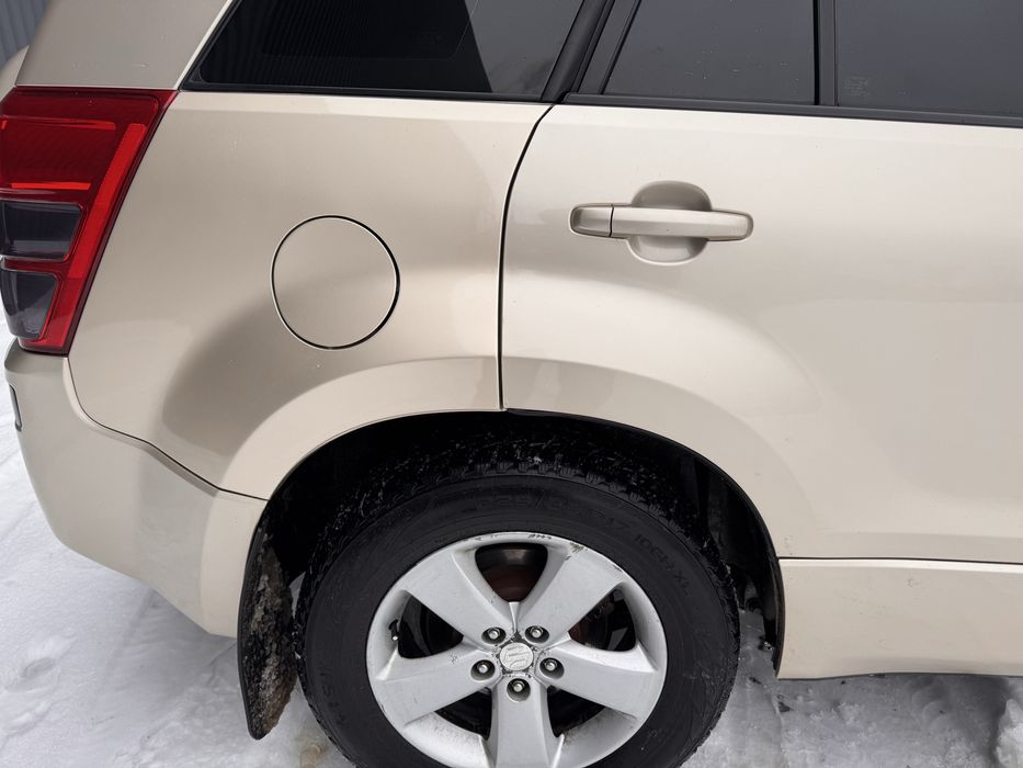 Продается SUZUKI GRAND VITARA 2008 год  рестайлинговая 2.4 бензин 4x4