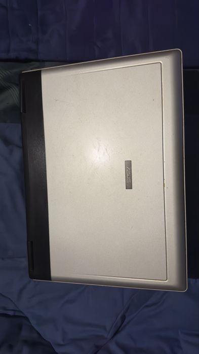 Asus X53S 30€.