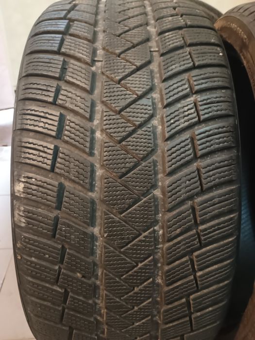 Шини зима 275 35 R21