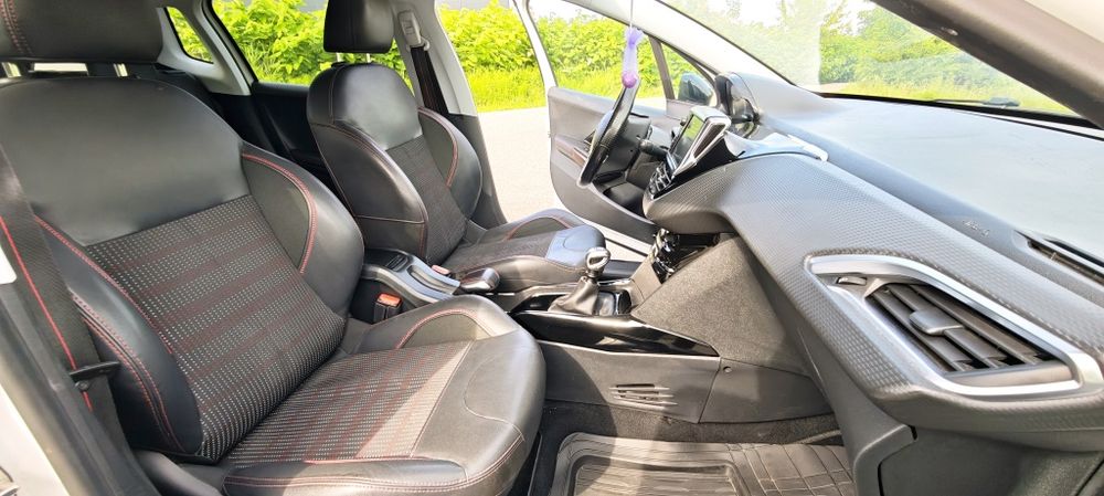 Peugeot 2008 GT 1,2 benzyna 2016r.