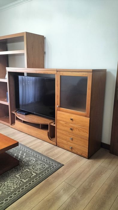 Móvel de sala cor de cerejeira