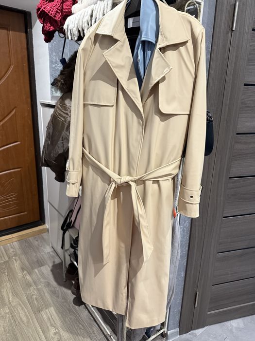 Тренч жіночий.