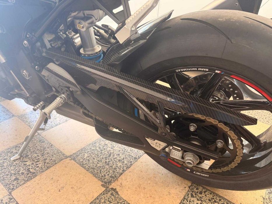 BMW M1000Rr imaculada