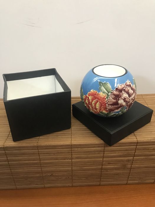 Suportes velas tealight em louça  e tabuleiroGato Preto