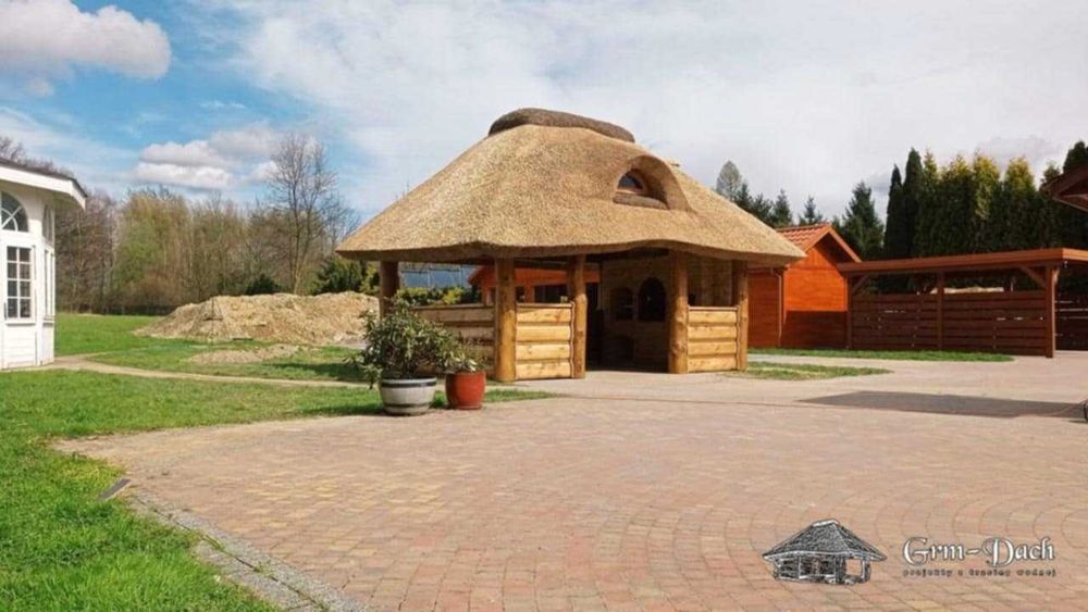 Altany trzcina, strzecha Dach trzcina. huśtawki  bal. Altana strzecha