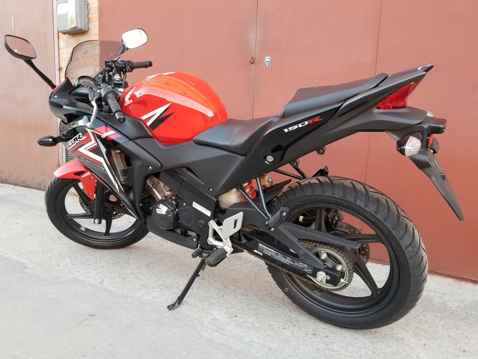 Мотоцикл Honda CBR 150 R