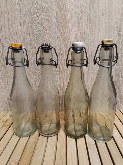 Stare butelki z kapslem ceramicznym krechla 0,3 l przeźroczyste z PRL
