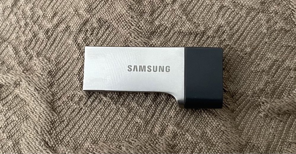 Samsung USB Flash Drive (128 GB)64171269114882120